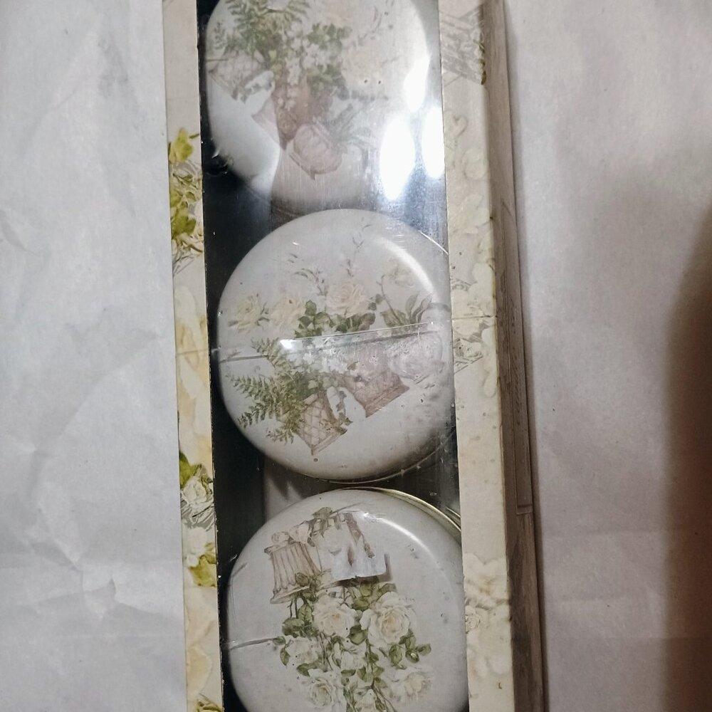NWT Tri-Candle set